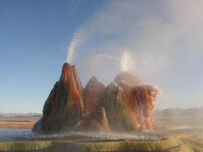 Fly Geyser A Man Made Geyser in Nevada Amusing
